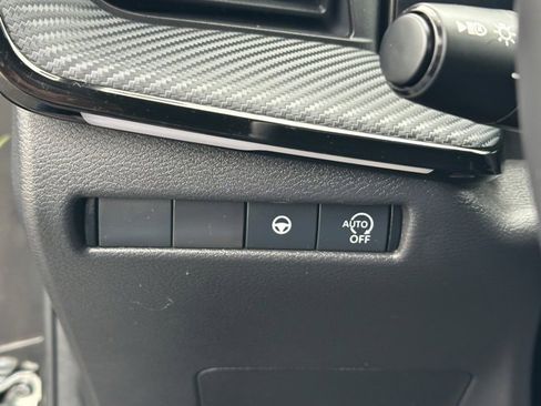 Certified 2025 Nissan Kicks SR image 24