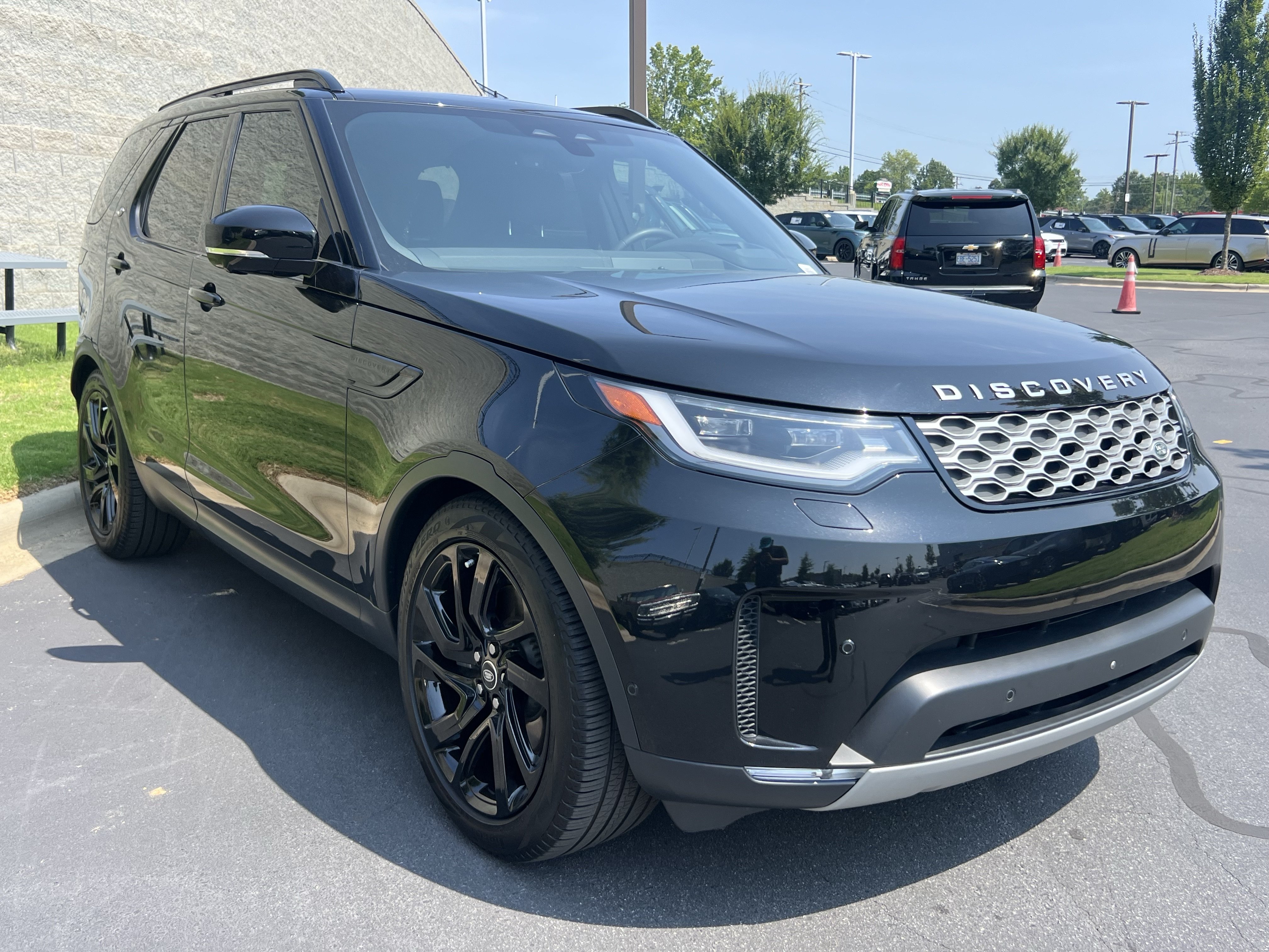 Certified 2025 Land Rover Discovery S AWD/4WD image 10