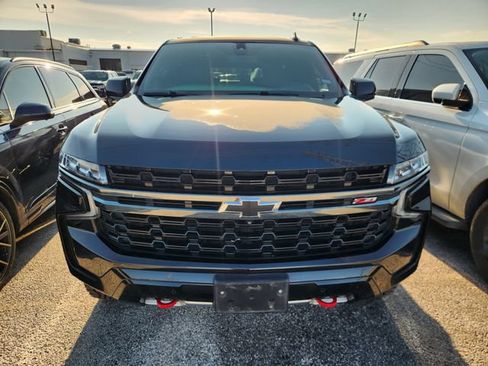 Used 2021 Chevrolet Tahoe Z71 w/ Luxury Package AWD/4WD image 2