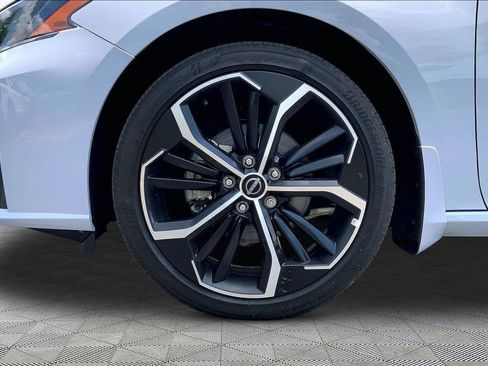 Used 2024 Nissan Altima 2.5 SR w/ SR Premium Package FWD image 22