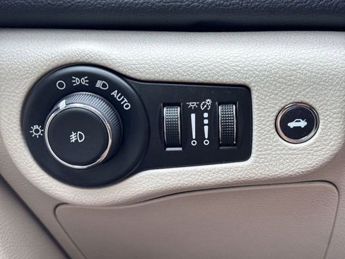 Used 2015 Chrysler 200 C FWD image 27