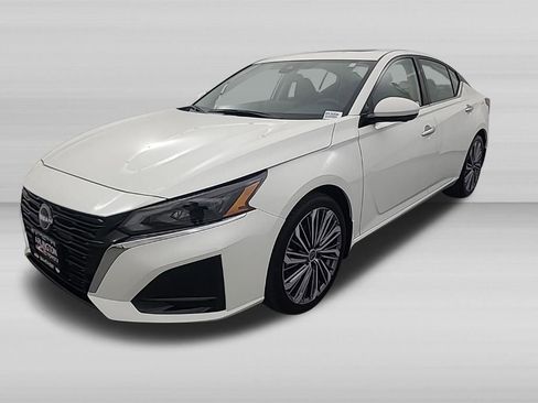 Used 2025 Nissan Altima 2.5 SL FWD image 8
