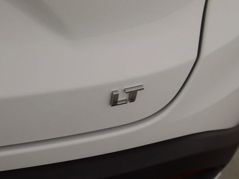 Used 2025 Chevrolet Trax LT FWD image 39