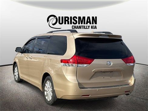 Used 2011 Toyota Sienna XLE image 4