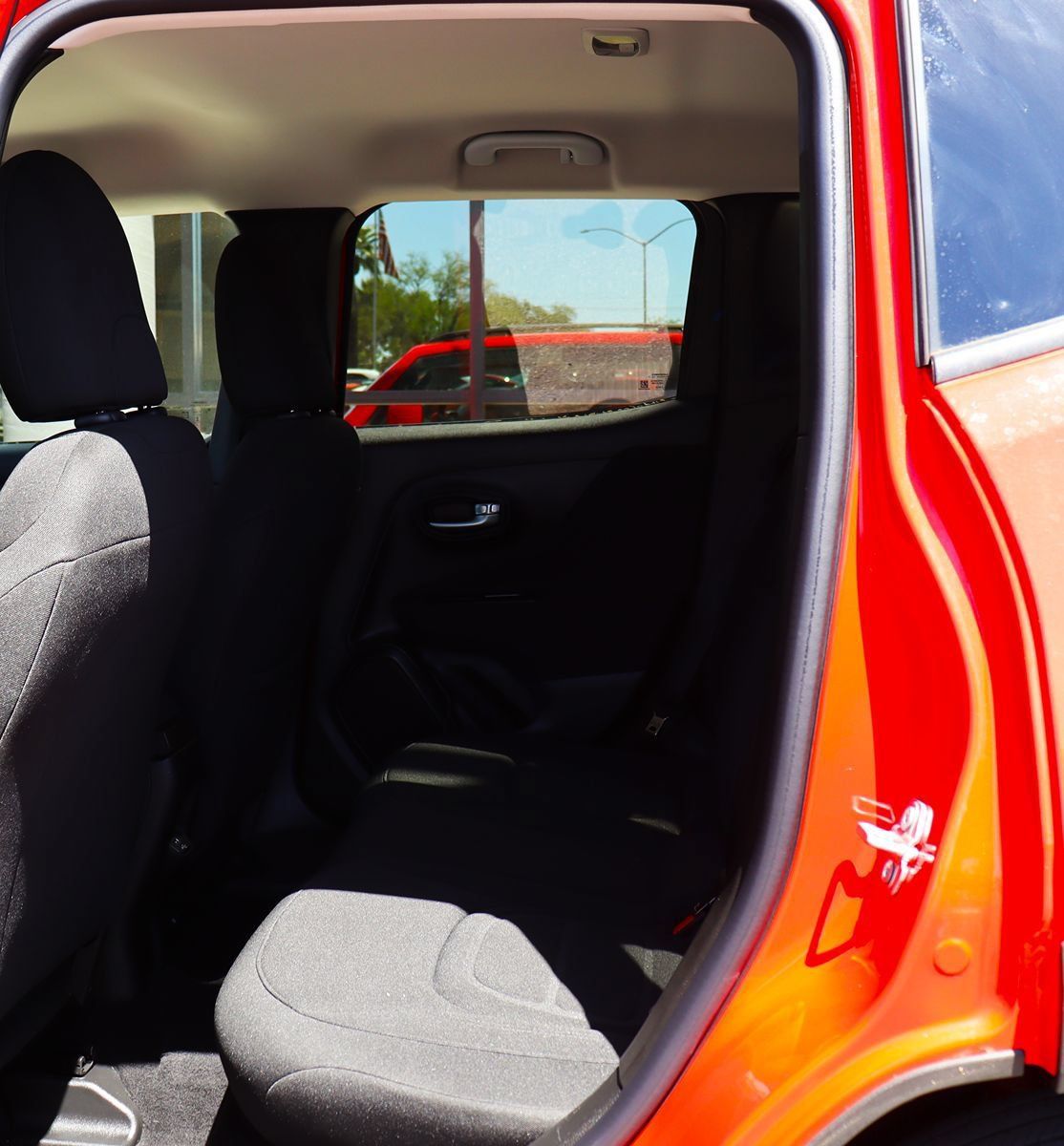 Used 2019 Jeep Renegade Latitude FWD image 33