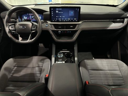 Used 2025 Ford Explorer ST-Line w/ ST-Line Street Pack image 14