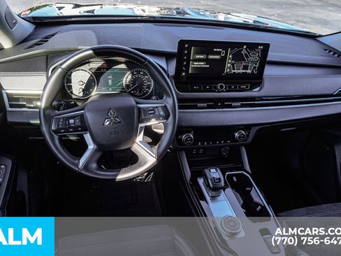 Used 2025 Mitsubishi Outlander SE image 28