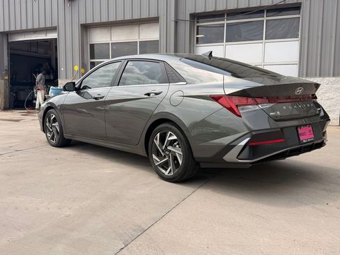 Used 2024 Hyundai Elantra Limited image 5