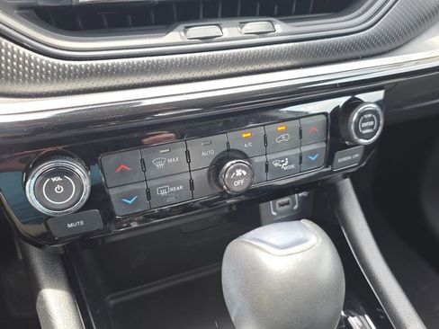 Used 2022 Jeep Compass Trailhawk w/ Trailhawk Convenience Group AWD/4WD image 19