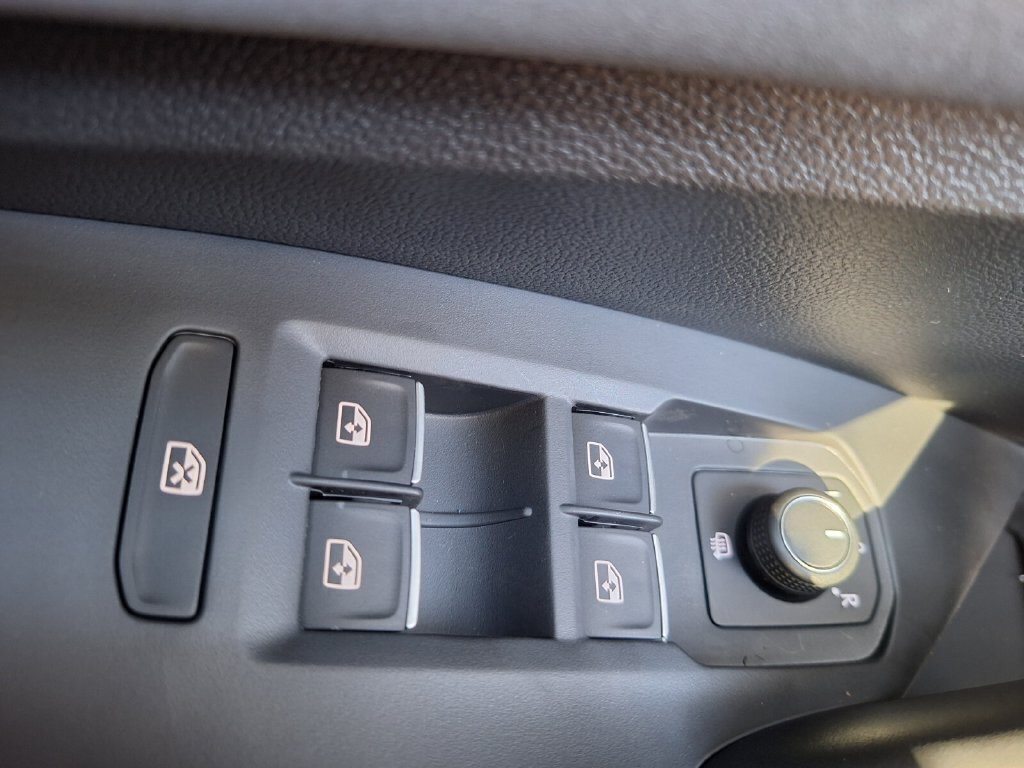 Used 2026 Volkswagen Jetta SE FWD image 19