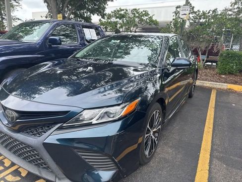 Used 2018 Toyota Camry SE w/ Moonroof Package FWD image 3