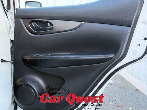 Used 2021 Nissan Rogue Sport S image 17