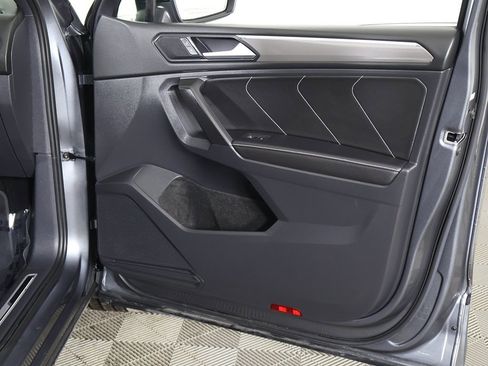 Used 2023 Volkswagen Tiguan SE R-Line image 25