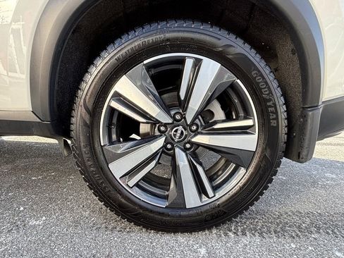 Used 2023 Nissan Rogue SL image 20