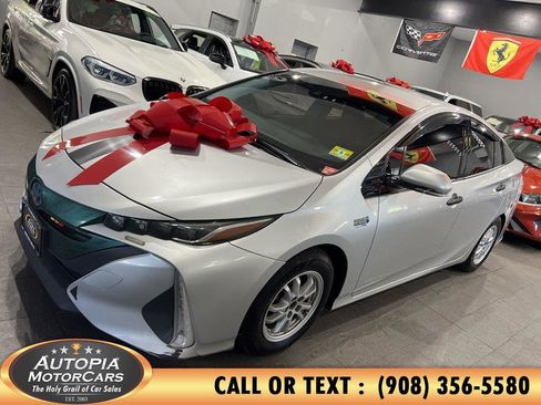 Used 2017 Toyota Prius Prime Plus w/ Carpet Mat Package FWD image 2