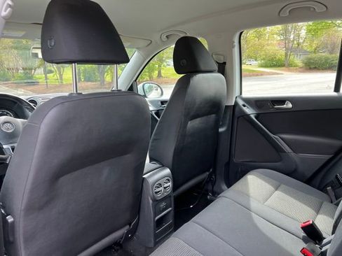 Used 2017 Volkswagen Tiguan Limited w/ Premium Package image 15