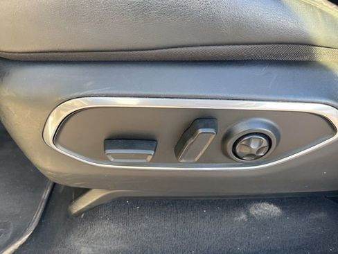 Used 2024 Jeep Wagoneer L Series II w/ Flexible Seating Group image 15