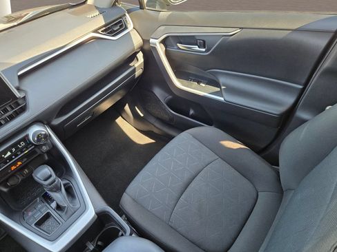 Used 2025 Toyota RAV4 XLE FWD image 15