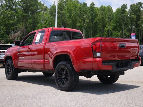 Used 2019 Toyota Tacoma SR5 RWD image 3