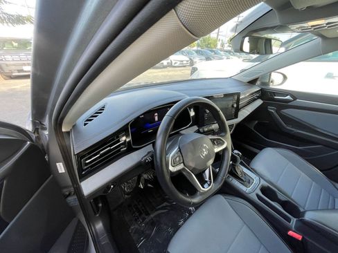 Used 2025 Volkswagen Jetta SE image 34