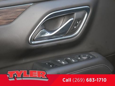 Used 2021 Chevrolet Suburban Z71 AWD/4WD image 24
