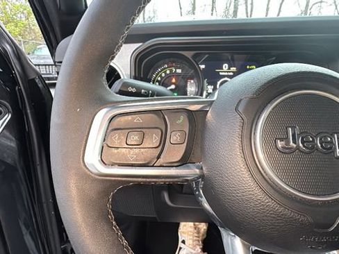 Used 2025 Jeep Wrangler Unlimited Sahara image 17