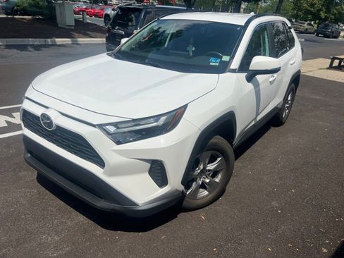 Used 2022 Toyota RAV4 XLE w/ XLE Grade Weather Package AWD/4WD image 3