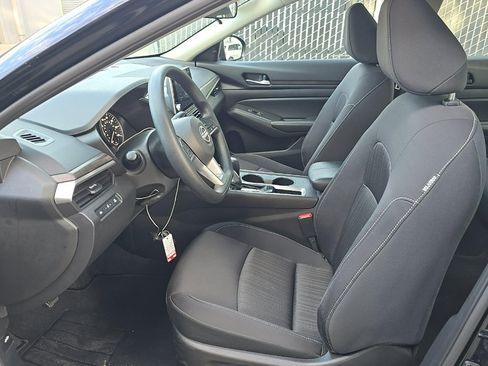 Used 2025 Nissan Altima 2.5 SV FWD image 5