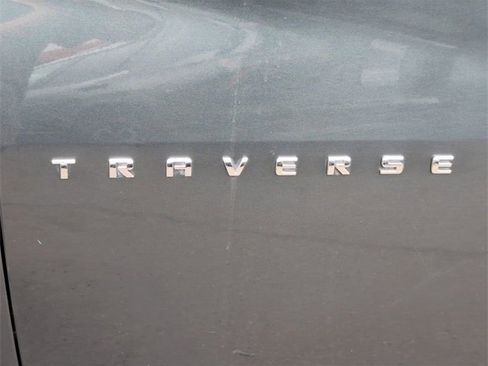 Used 2021 Chevrolet Traverse LT image 30