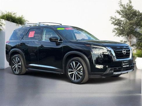 Certified 2025 Nissan Pathfinder Platinum w/ Cargo Package FWD image 1