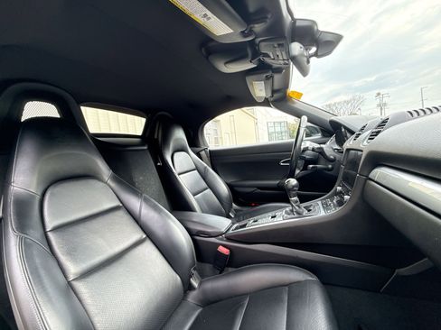Used 2021 Porsche 718 Boxster RWD image 15