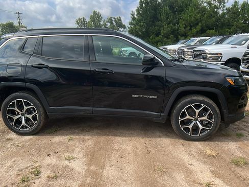 New 2025 Jeep Compass Limited image 7