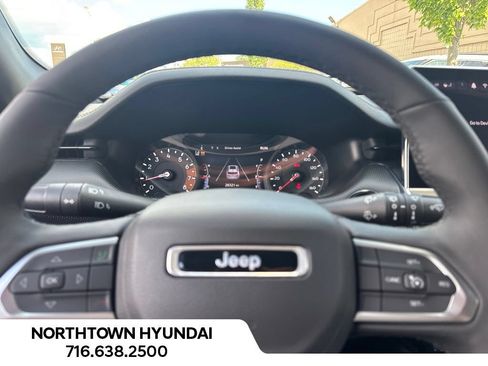 Used 2025 Jeep Compass Latitude w/ Convenience Group AWD/4WD image 6