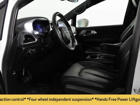 Used 2021 Chrysler Pacifica Touring-L w/ Uconnect Theater Family Group image 21