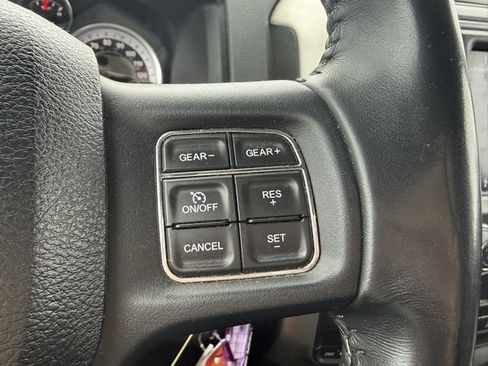 Used 2019 RAM 1500 Classic SLT w/ Luxury Group image 16