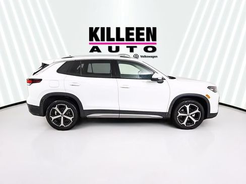 Used 2025 Volkswagen Tiguan SE FWD image 8