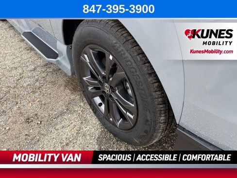 Used 2025 Toyota Sienna XSE w/ XSE Plus Package AWD/4WD image 13