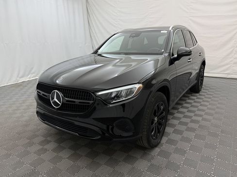Used 2024 Mercedes-Benz GLC 300 4MATIC SUV image 2