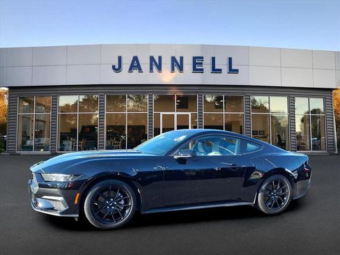 Used 2024 Ford Mustang Premium image 4