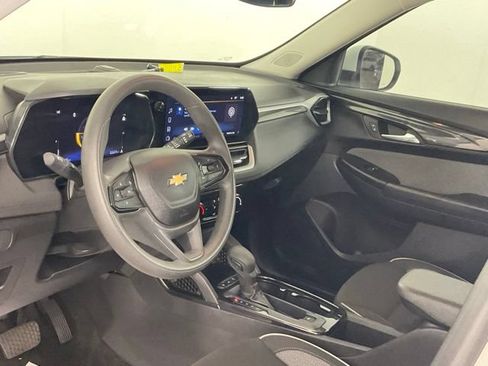 Used 2025 Chevrolet TrailBlazer LT FWD image 14