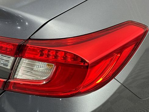 Used 2018 Honda Accord LX image 33