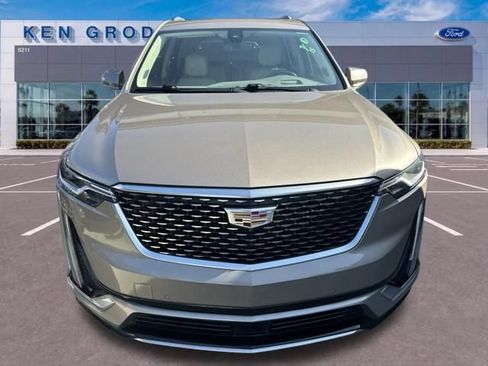 Used 2022 Cadillac XT6 Premium Luxury w/ Technology Package FWD image 3