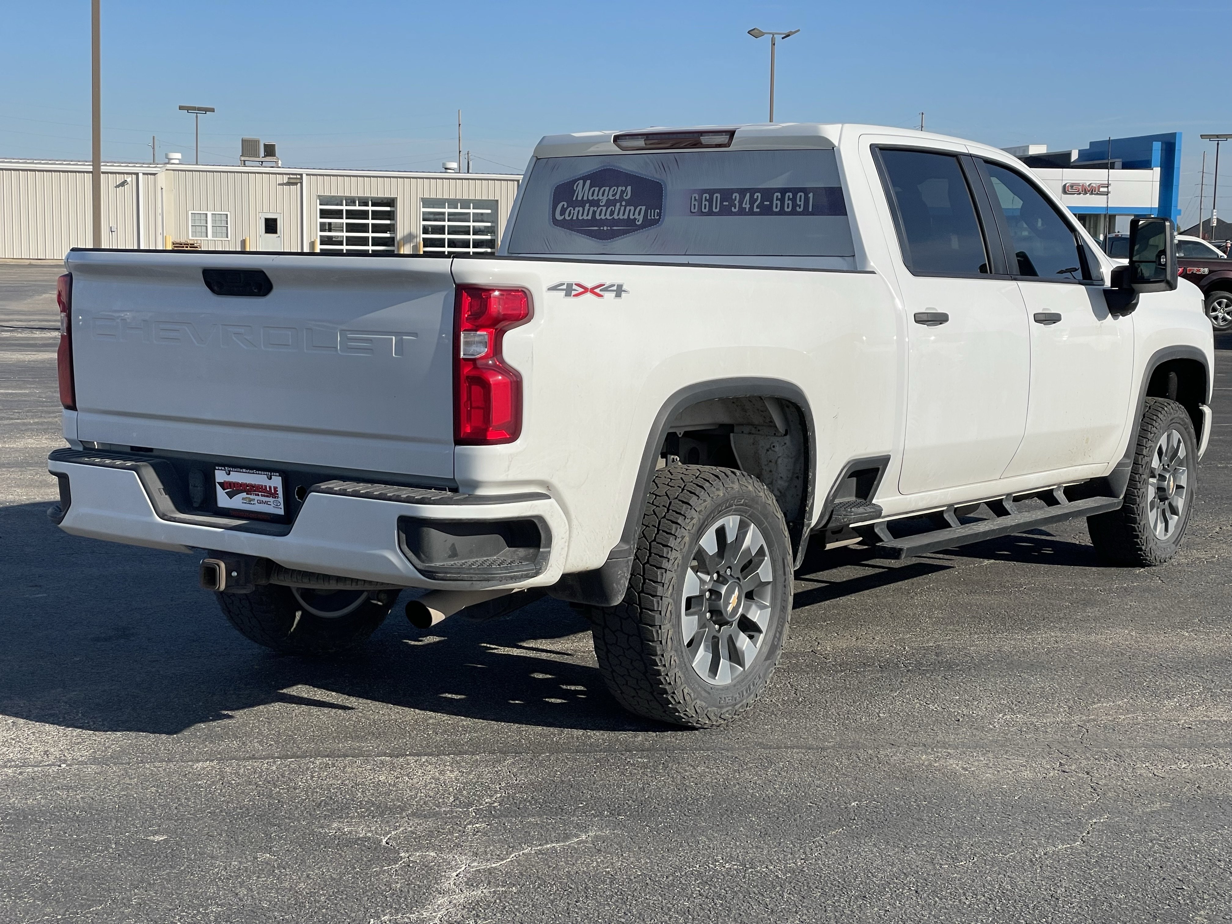 Used 2021 Chevrolet Silverado 2500 Custom w/ Custom Value Package AWD/4WD image 4