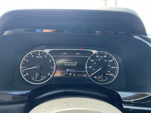 Used 2025 Nissan Pathfinder SL FWD image 11