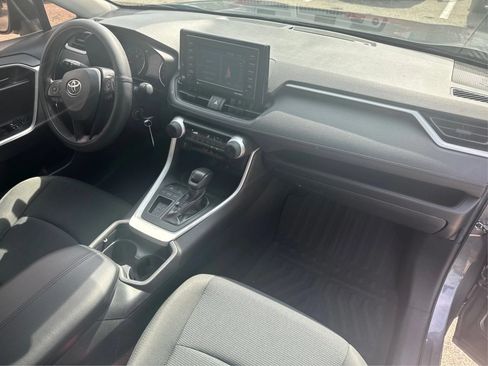 Used 2020 Toyota RAV4 LE FWD image 16