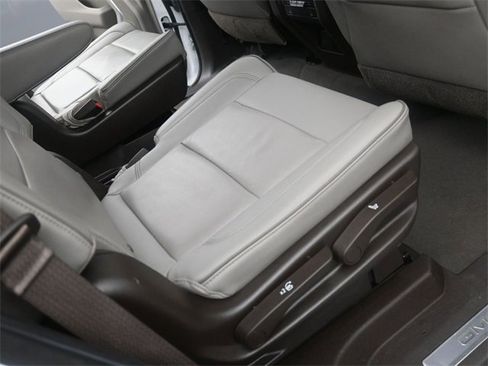 Used 2021 GMC Yukon SLT image 32