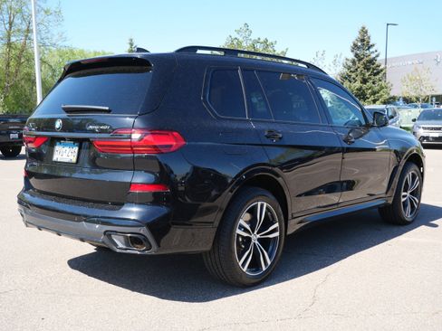 Used 2022 BMW X7 xDrive40i w/ M Sport Package AWD/4WD image 5