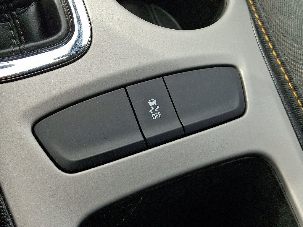 Used 2017 Chevrolet Cruze LS FWD image 23