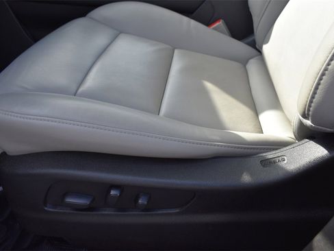 Used 2022 Cadillac XT4 Premium Luxury image 12