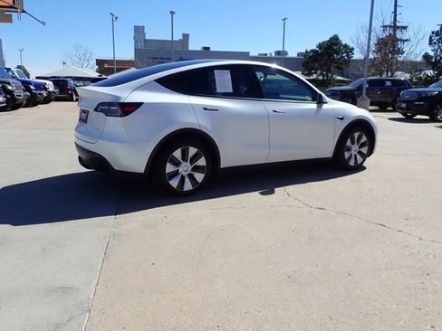 Used 2021 Tesla Model Y Long Range image 4